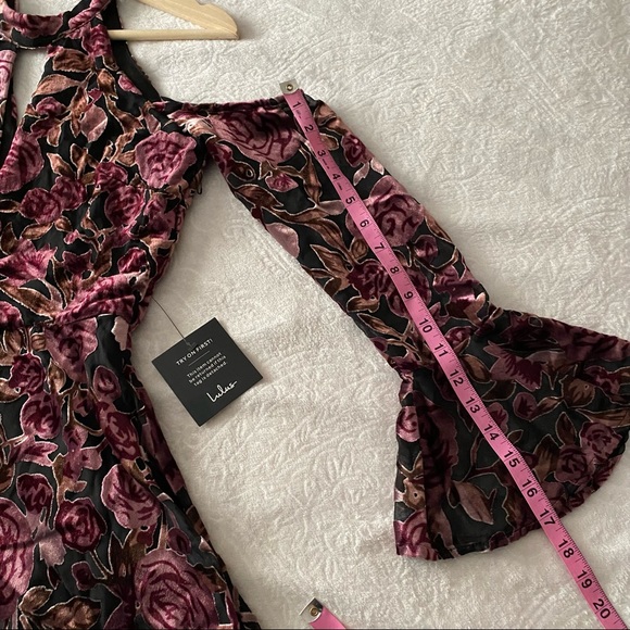 NWT Lulu’s Velvet Cold Shoulder Dress - Picture 9 of 10